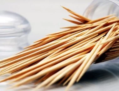 Πως κρατάτε φρέσκα φρούτα και λαχανικά με μια… οδοντογλυφίδα (βίντεο)